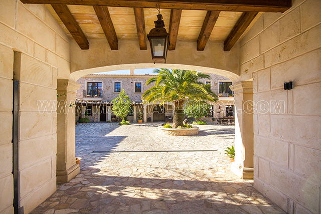 mallorca_villa_puerto_de_andratx_montport_first_location_real_estate_max_mallorca_makler_private_residence_005.jpg