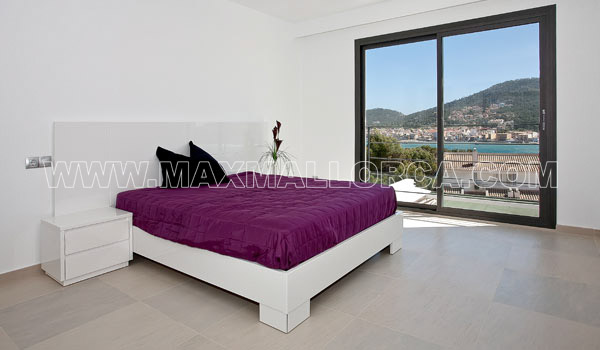 mallorca_puerto_de_andratx_modern_neu_new_villa_the_cube_yacht_club_suite_max_mallorca_real_estate_first_location_private_residence_sea_view_22a.jpg