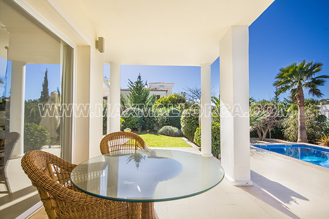 mallorca_puerto_de_andratx_calle_violi_modern_villa_max_mallorca_real_estate_first_location_private_residence_pool_garten_garden_06a.jpg